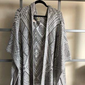 White / Grey Pancho Made in Peru NWT | One Size